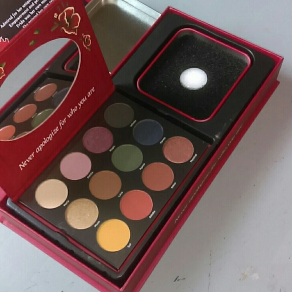 Frida Kahlo Collector's Box - Picture 7 of 8